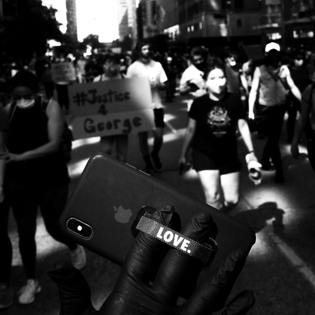 slinggrip bedrukt black lives matter gadget demonstratie